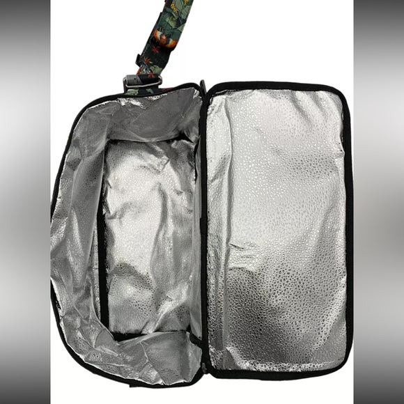 NWT: LUG MUNCHIE CONVERTIBLE LUNCH BAG- WILD LIFE BLACK
NO LONGER AVAILABLE - Picture 3 of 4